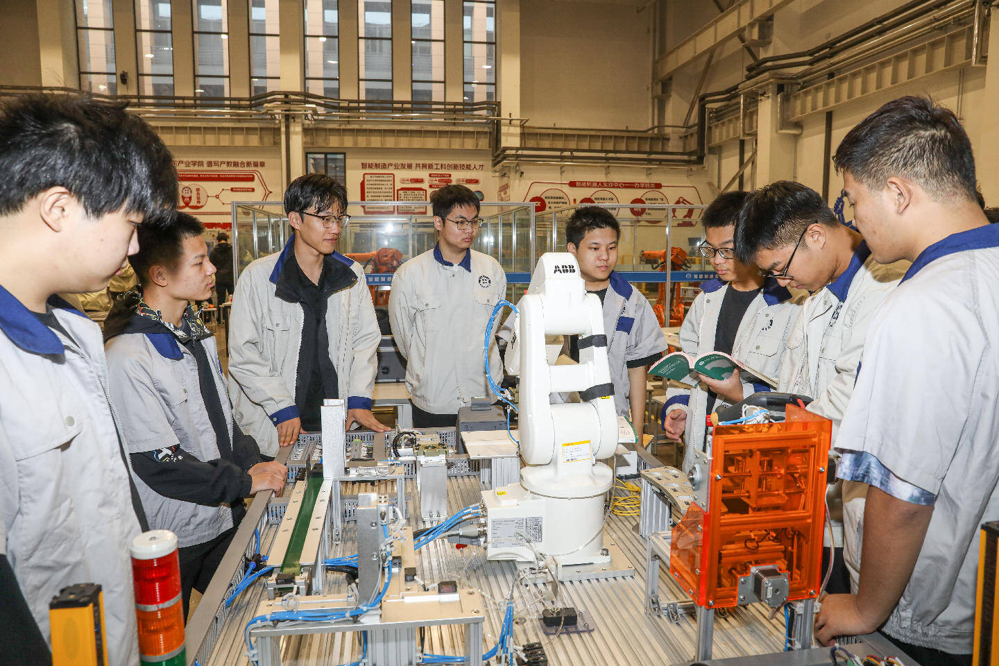 聚焦“四強”產業  淄博職業技術大學以“四鏈融合”答好工匠培養卷——電子專用材料研發